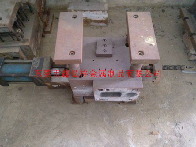 鑫弘祥重力鑄造：鑄件平板如何放置于調(diào)整？